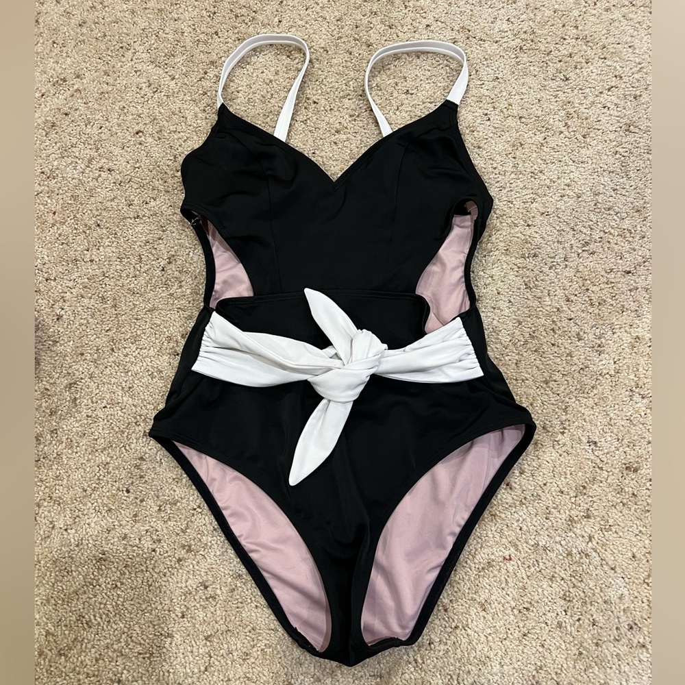 Alyned one piece swimsuit